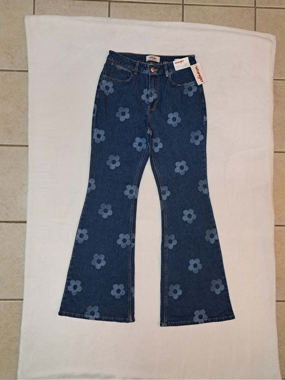 Wrangler High-Rise Fierce Flare Daisy Floral Print Jeans - Wmns size 6(28)